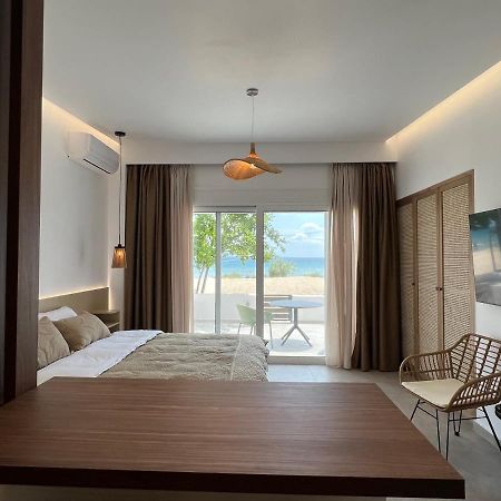 Penthouse & Apartments By The Sea Airport Airstay Artemida  Buitenkant foto