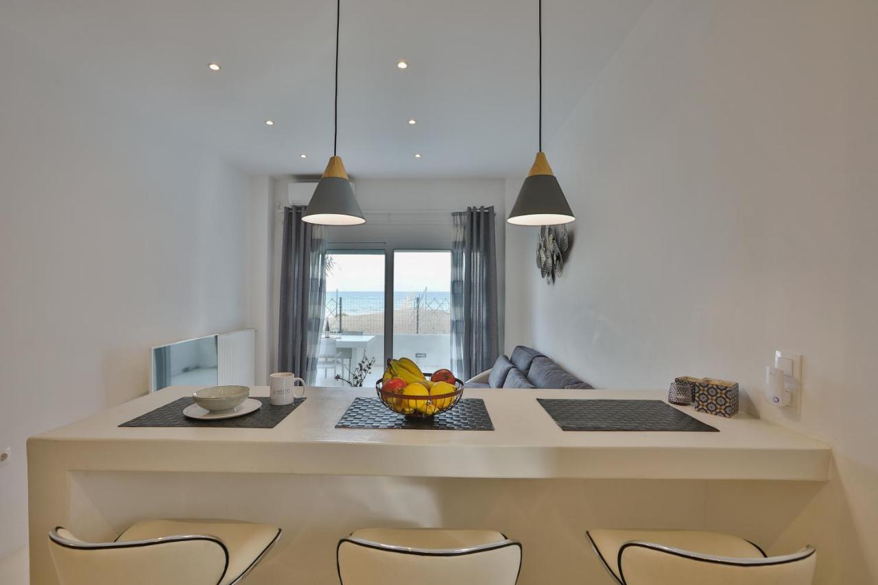 Penthouse & Apartments By The Sea Airport Airstay Artemida  Buitenkant foto