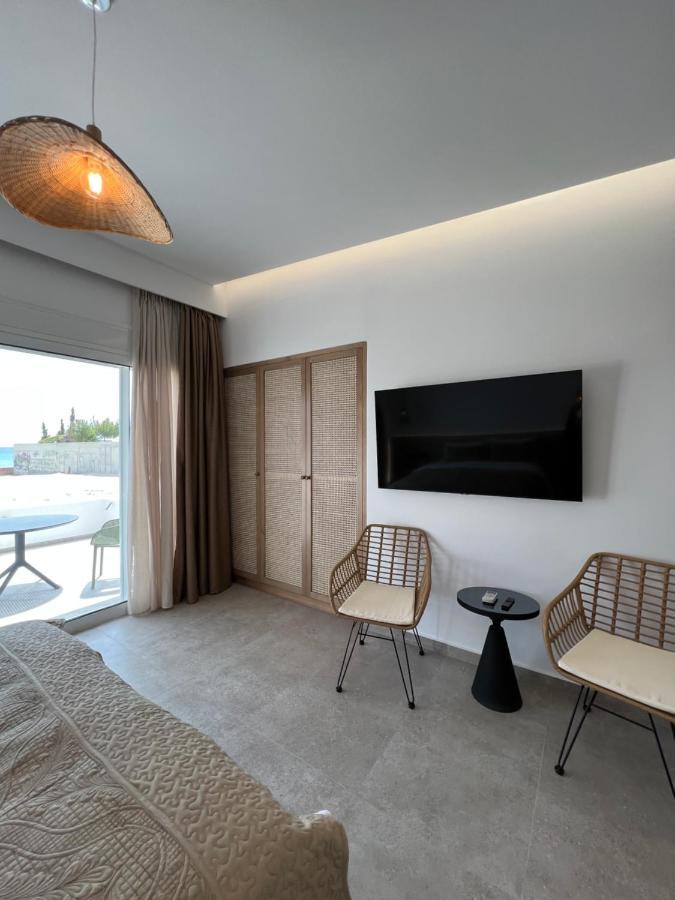 Penthouse & Apartments By The Sea Airport Airstay Artemida  Buitenkant foto