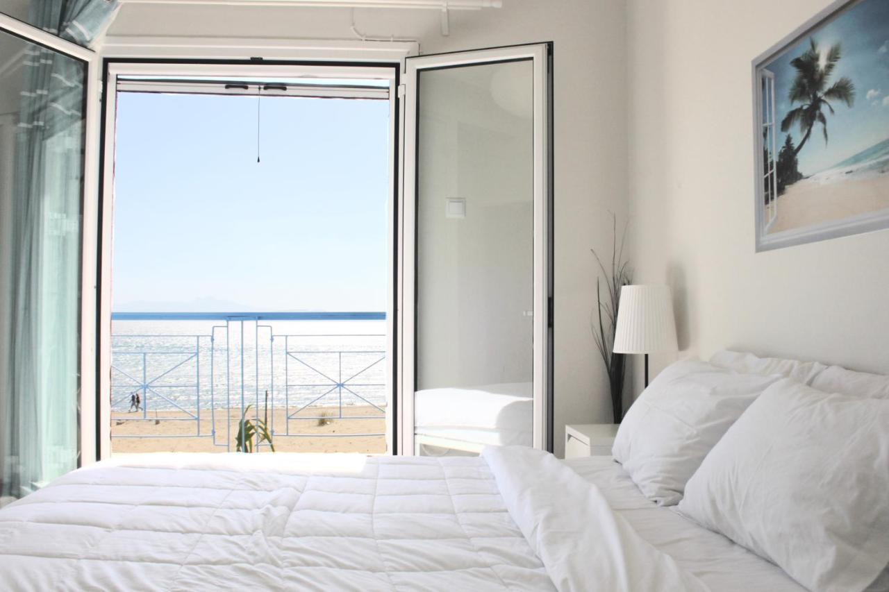 Penthouse & Apartments By The Sea Airport Airstay Artemida  Buitenkant foto